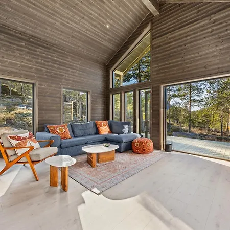 Comfortable Lakefront With Mountain Views - Berre Veit
