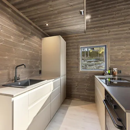 Comfortable Lakefront With Mountain Views - Berre Veit Holiday home *