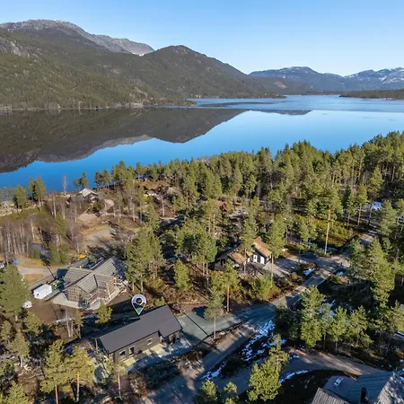 Holiday home Comfortable Lakefront With Mountain Views - Berre Veit *