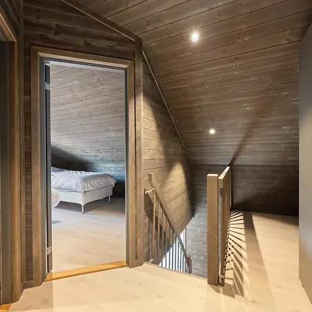 Comfortable Lakefront With Mountain Views - Berre Veit
