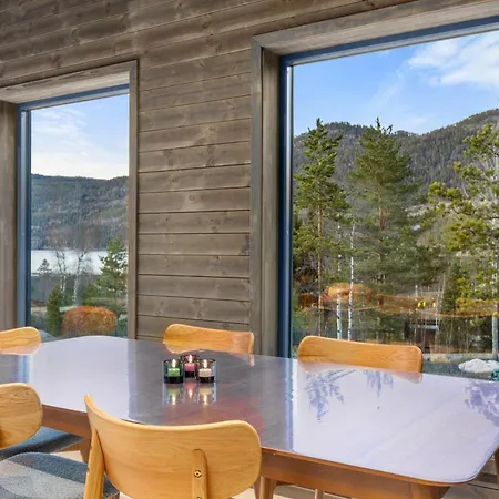 Comfortable Lakefront With Mountain Views - Berre Veit Vradal