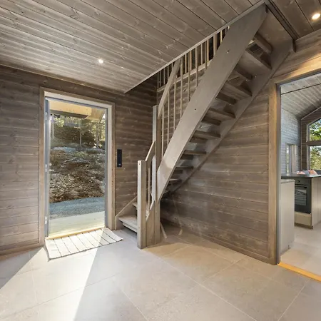 Comfortable Lakefront With Mountain Views - Berre Veit Holiday home